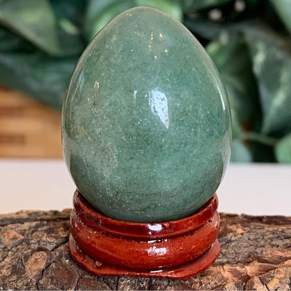 Green Aventurine Polished Egg Crystal Healing Chakra Stone With Stand 1.75" 60g - Picture 3 of 8